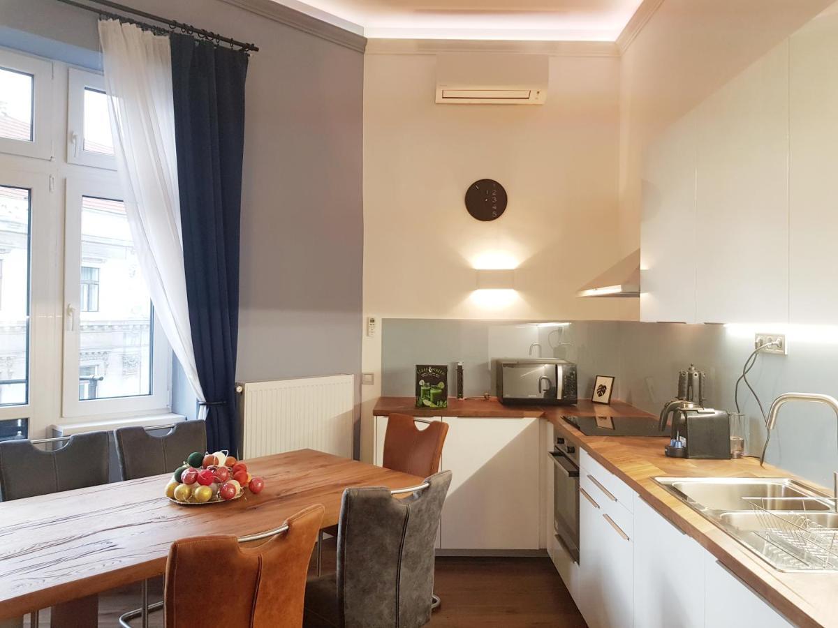 Luxurious Apartment With Balconies In Downtown Bp ブダペスト エクステリア 写真